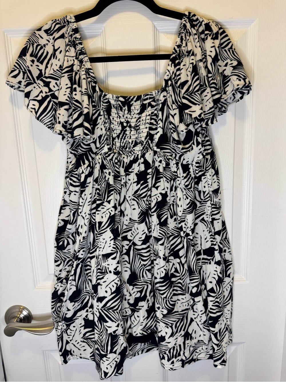 Salty Crew Tropical Palm Print Puff Sleeve Mini Dress Medium Black White - Picture 7 of 10